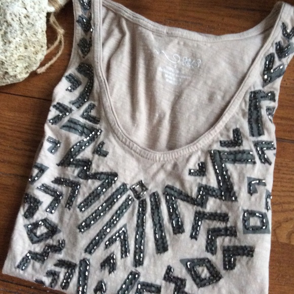 Cute tank with bling - Picture 4 of 4