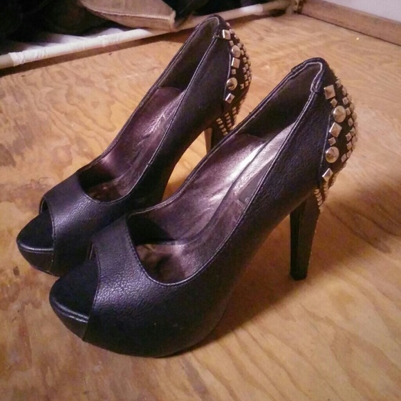 Rue21 Black peek toe pumps 7