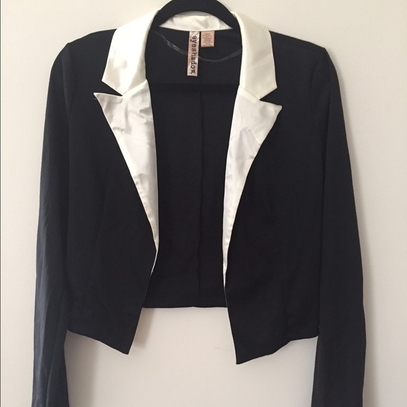 🎉HP🎉Black Blazer with White Contrast.