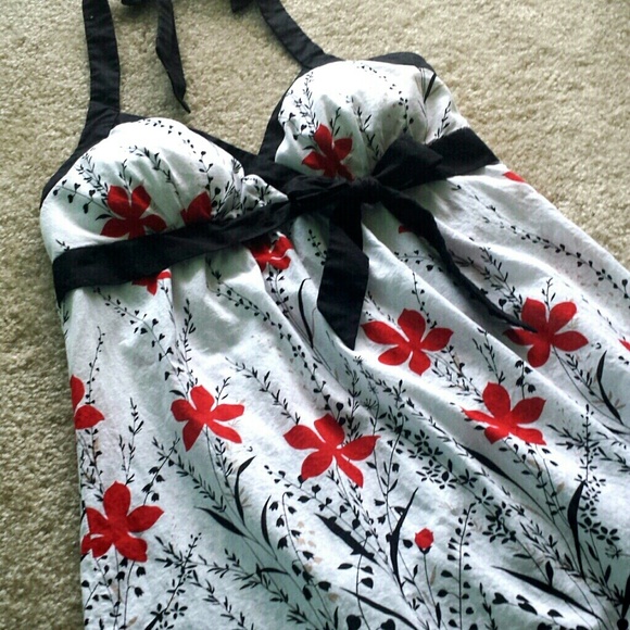 Floral halter top - Picture 2 of 2