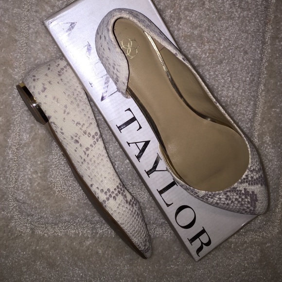 ANNE TAYLOR flats
