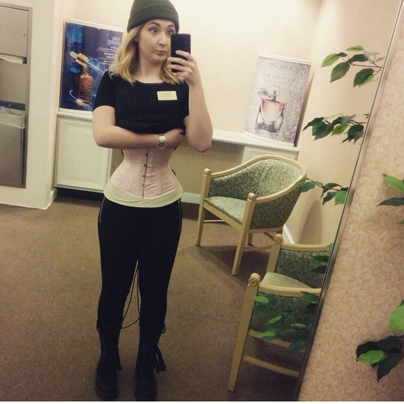 Waist training corset time - Picture 4 of 4