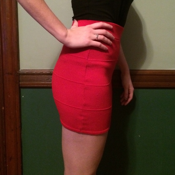 Red bandage skirt