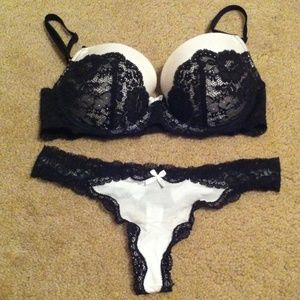NWOT VS set Dream Angels Demi