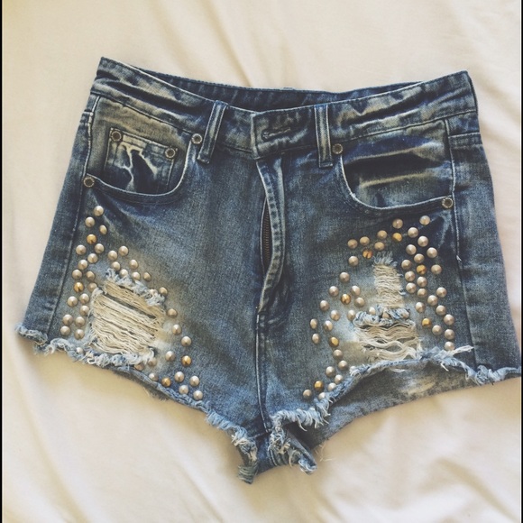Distressed studded high waisted shorts