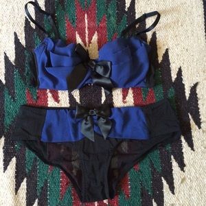 Retro limited edition bra & matching panty!