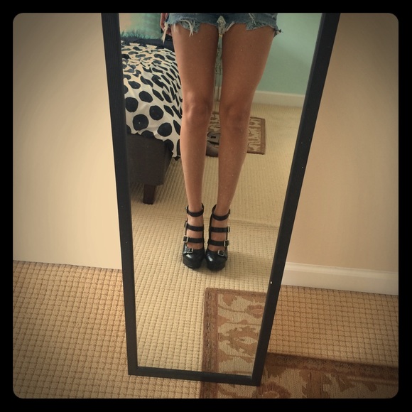 Black strap wedges