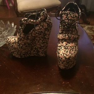 Floral print platform wedges