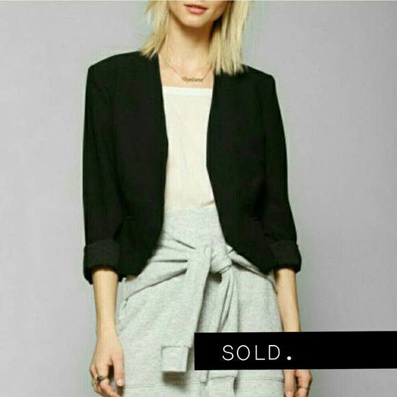 PRICE DROP!! Sparkle And Fade Crop Blazer S