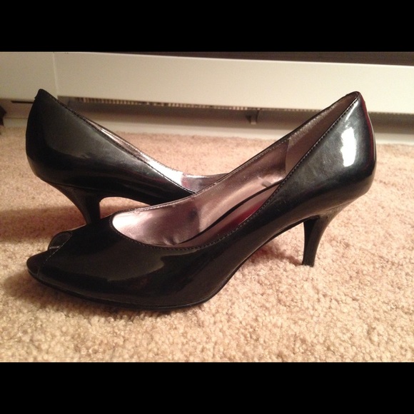Brand New Nine West Peep Toe Heels Size 5.5