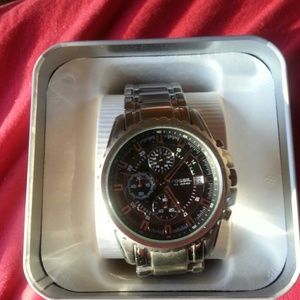 New Fossil mens watch comes in the fossil tin