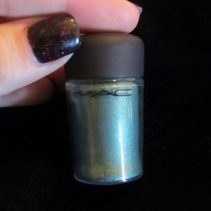 B30 Teal MAC Pigment!