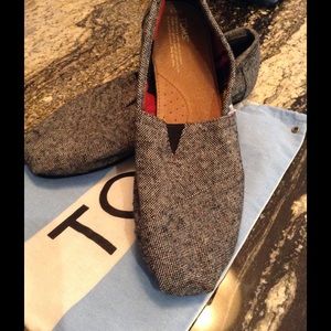 Brand new men's Toms. Size 11 1/2.