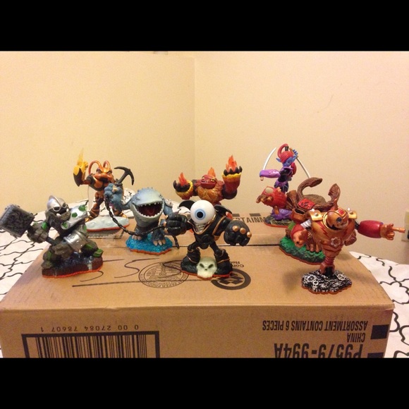 64 pieces Skylanders figures