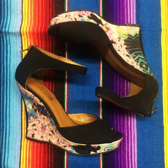 Funky Cosmopolitan Floral Printed Canvas Wedges