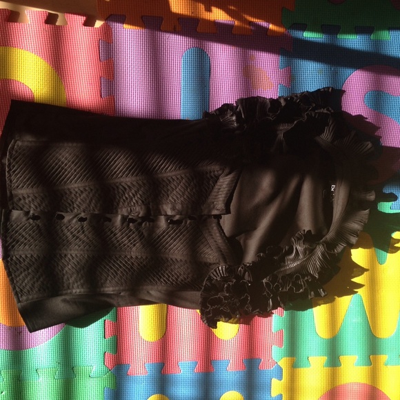 Bebe ruffle top