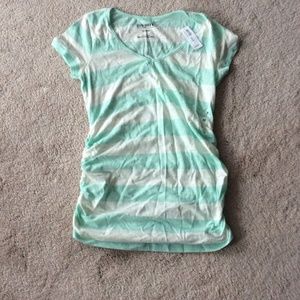 🎆2 Old Navy Maternity shirts