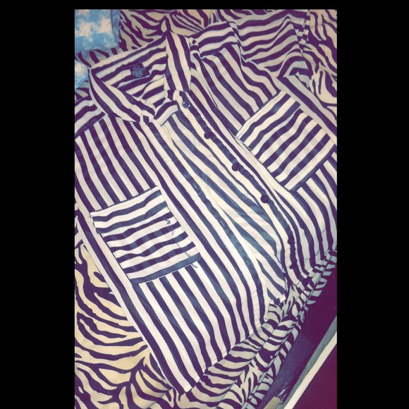 Stripe collar shirt ( size ) small ☺️