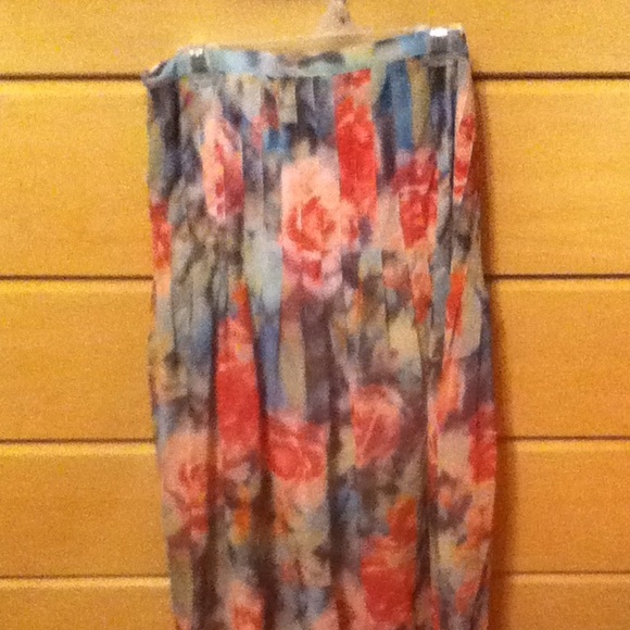 Gorgeous maxi skirt reserved for Chloe