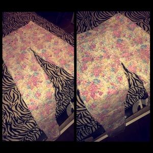Floral Print Pants 💐 .. size :5