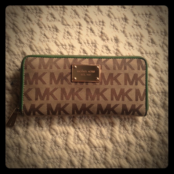 Signature Zip-Around Continental Wallet