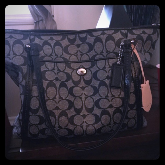 **TRADED**Coach handbag, like new condition