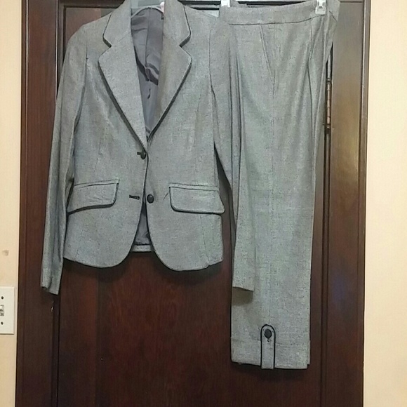 Capri 2 piece Suit - Picture 3 of 3