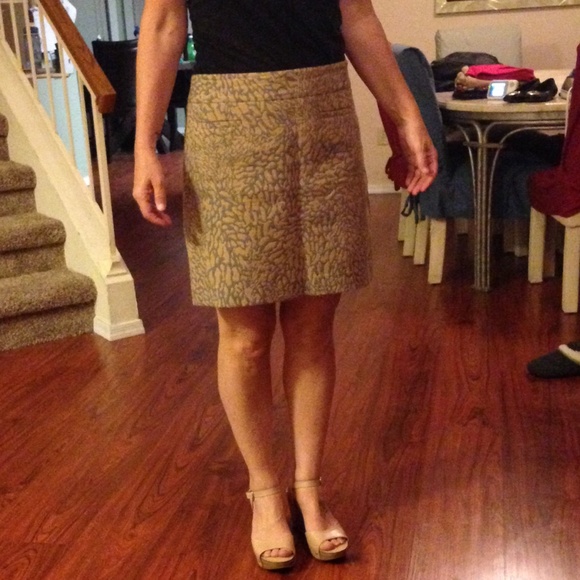 LOFT printed beige and gray skirt - Picture 4 of 4