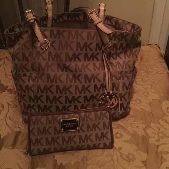 Micheal kors wallet & bag (100% AUTHENTIC)