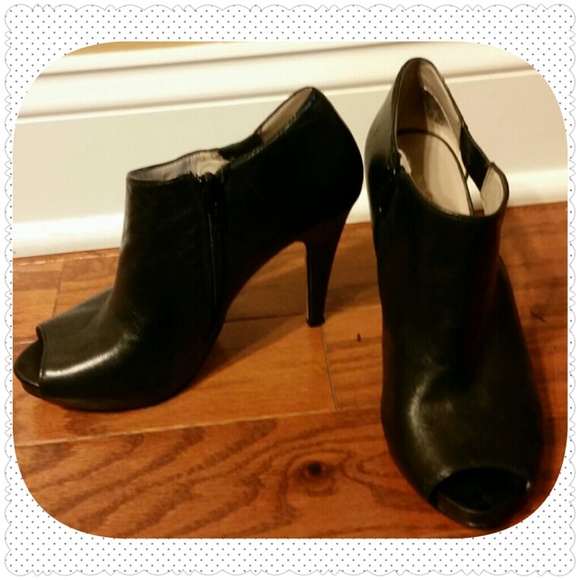 Nine West Peep Toe Shoetie