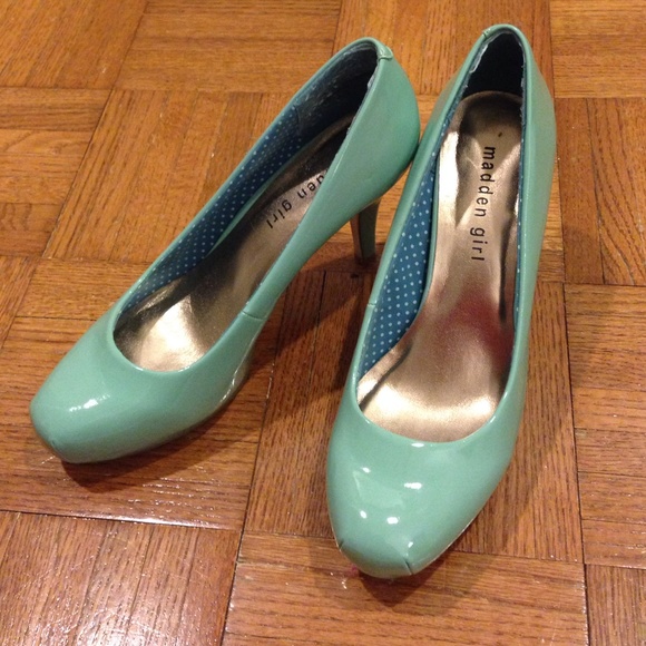 Mint patent platform heels