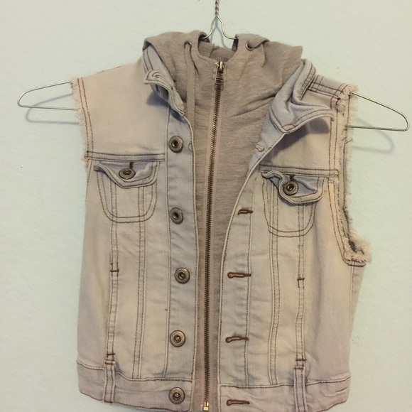 Jean & grey vest with hood