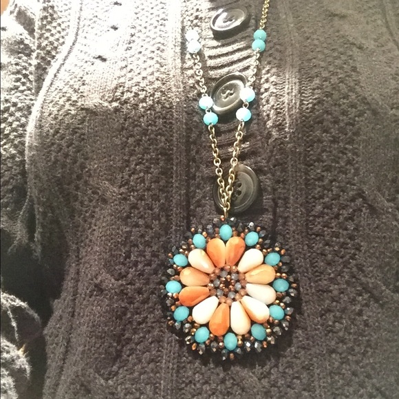 Beaded flower necklace - Picture 3 of 3