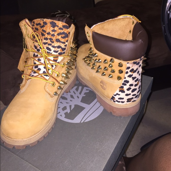 Cheetah TimberLands Size 6 Worn Twice - Picture 2 of 3