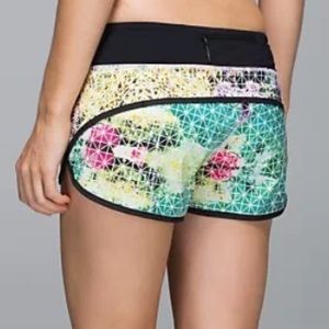 ISO LULULEMON PARADISE SPEED SHORTS IN SIZE 2