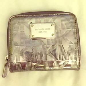 Michael Kors wallet 100% authentic MUST GO