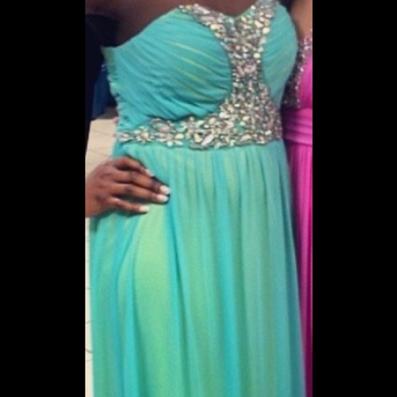 Prom dress - Picture 3 of 3