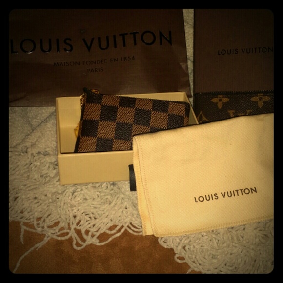 KEY POUCH NOT AUTH-(box,bag ARE AUTH)