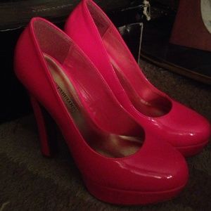Size 8 Fuchsia pumps