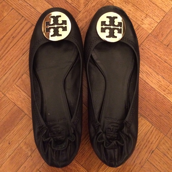 Tory Burch TB Reva black gold logo flat sz 7