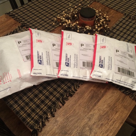 Shipping out Monday MORNING 😍📦📬✔️🎉
