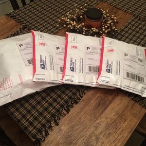 Shipping out Monday MORNING 😍📦📬✔️🎉