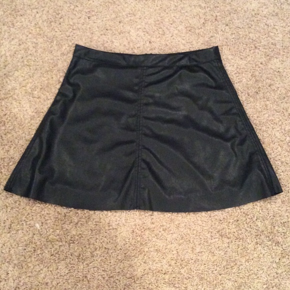 SANCTUARY BLACK LEATHER SKIRT - Picture 2 of 4