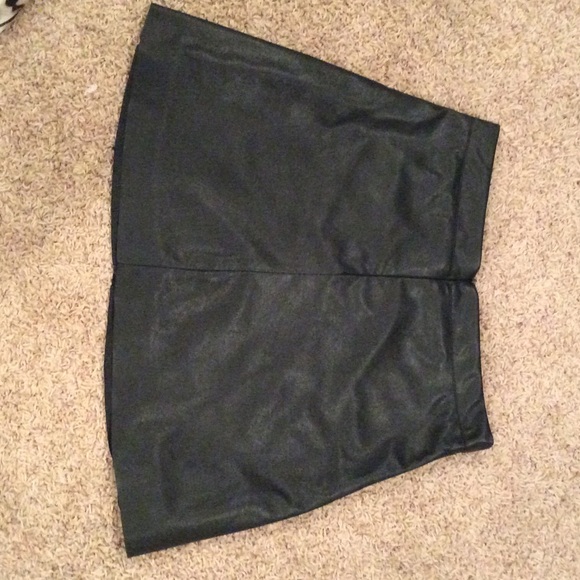 SANCTUARY BLACK LEATHER SKIRT - Picture 3 of 4