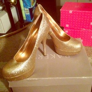 Gold glitter pumps