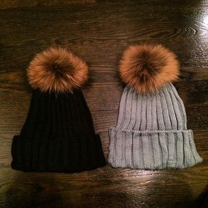 Real raccoon fur Pom Pom hats ! Black and grey