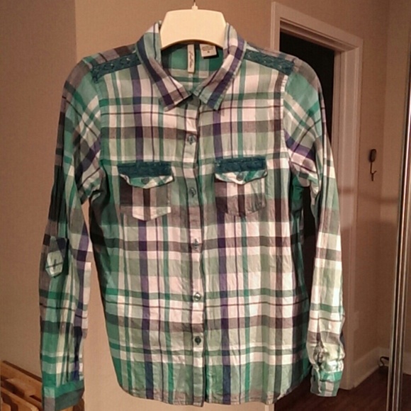 Green lace plaid top