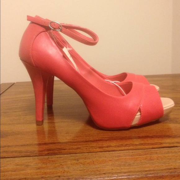 NWT beautiful coral spring open toe shoes