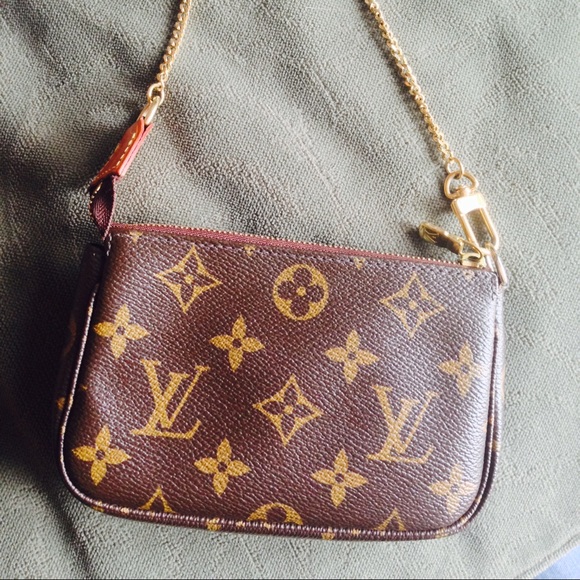 💥Sold! Louis Vuitton Mini Pochette Accessoires