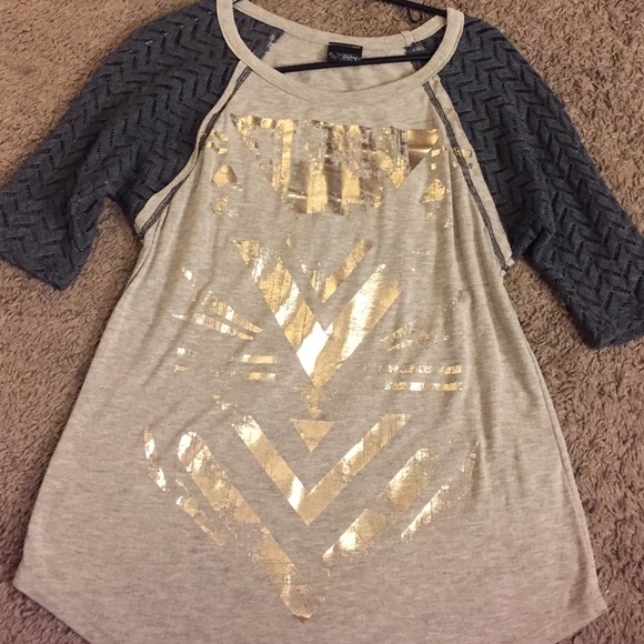 Beautiful aztec top!💎